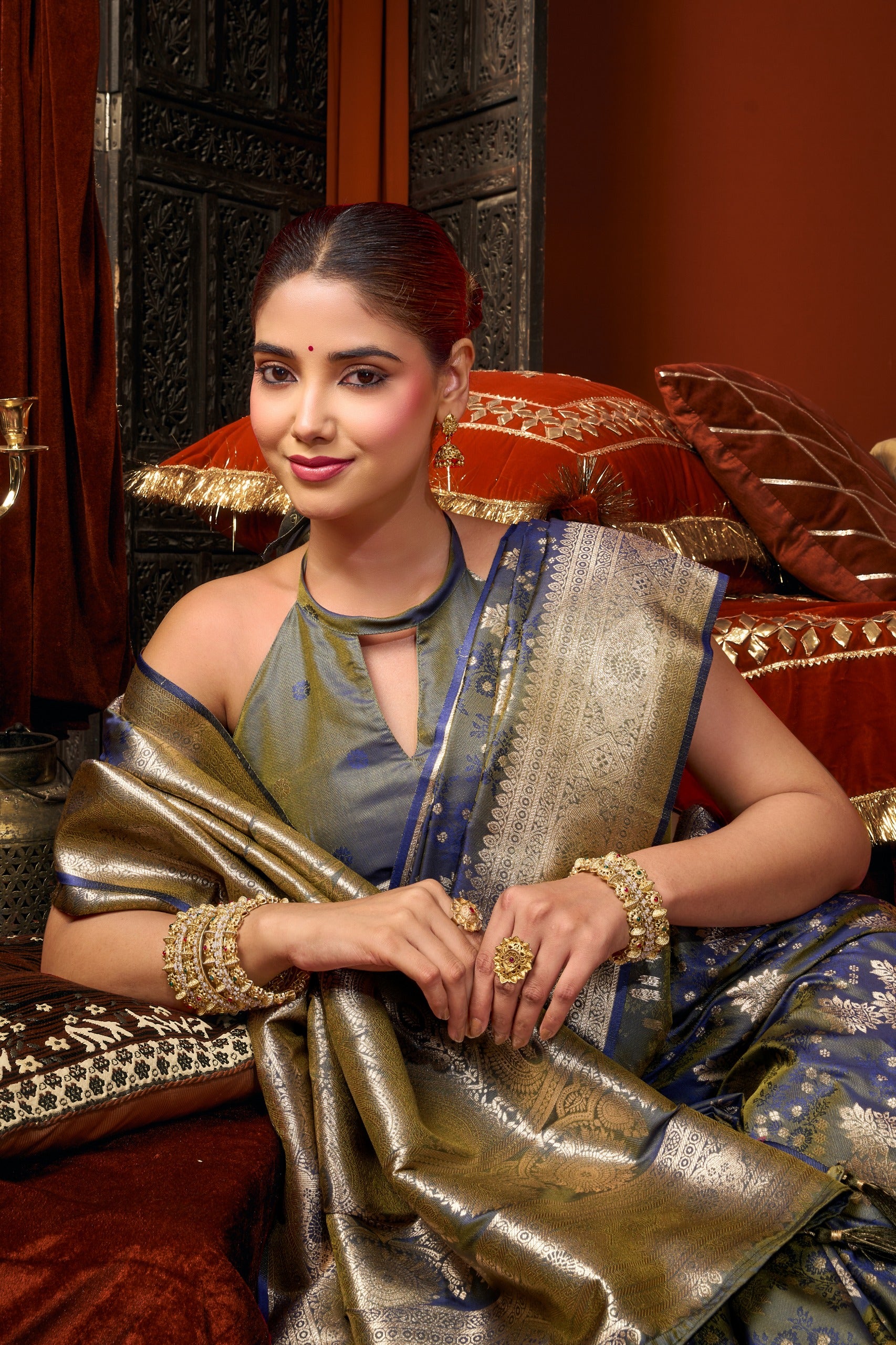 Jacquard Zari Weaving Soft Silk Saree