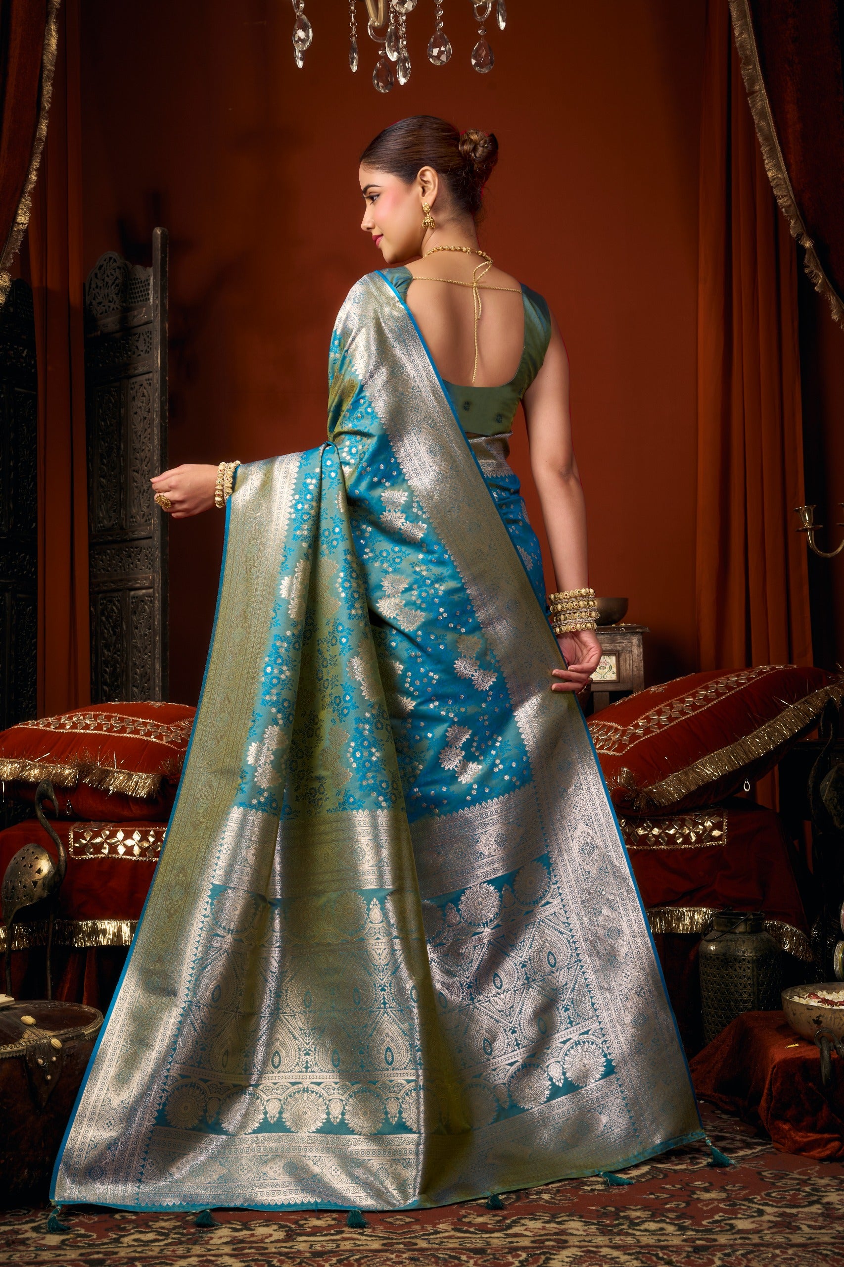 Jacquard Zari Weaving Soft Silk Saree