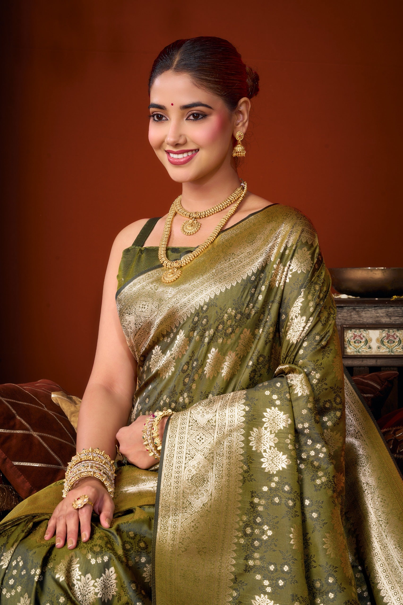 Jacquard Zari Weaving Soft Silk Saree