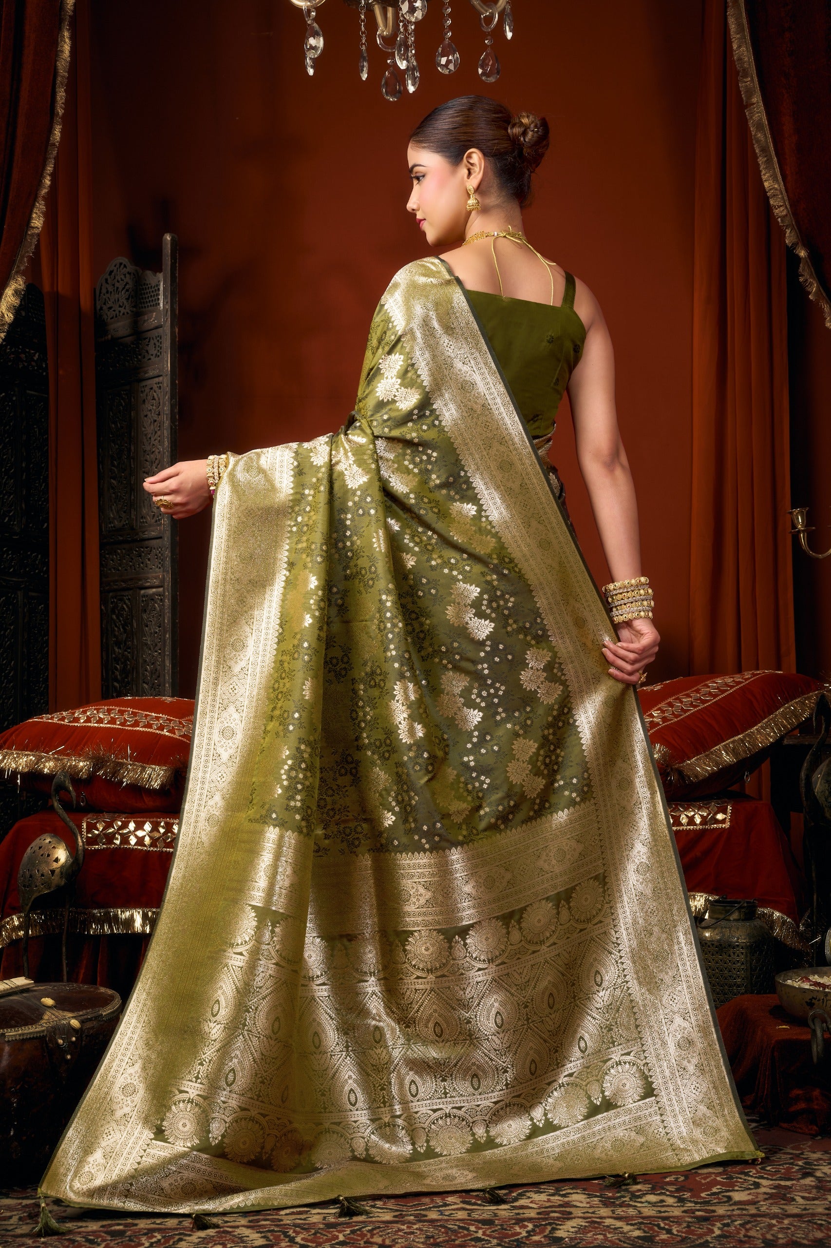 Jacquard Zari Weaving Soft Silk Saree