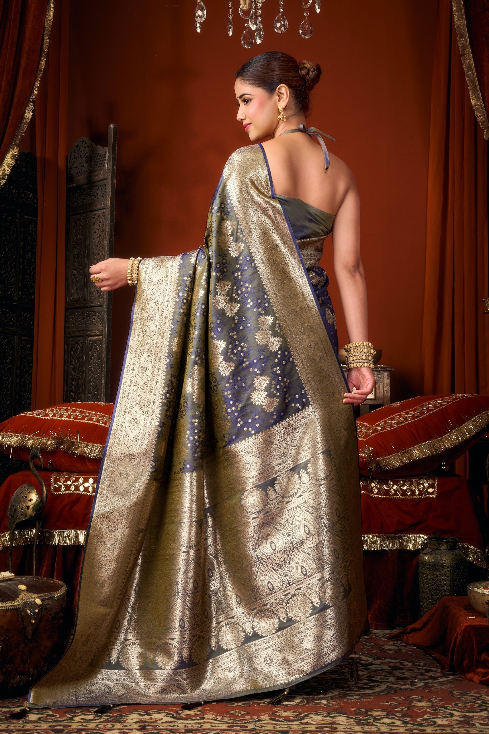 Jacquard Zari Weaving Soft Silk Saree