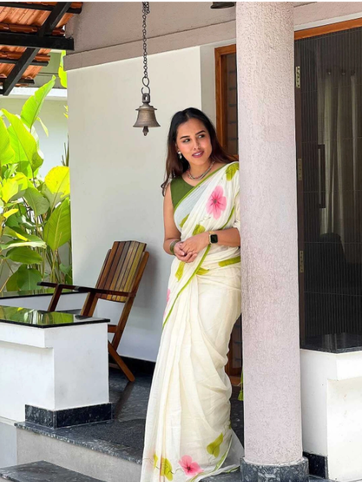 Off-White Hibiscus Floral Block Print Linen Saree – Sanskriti Saree