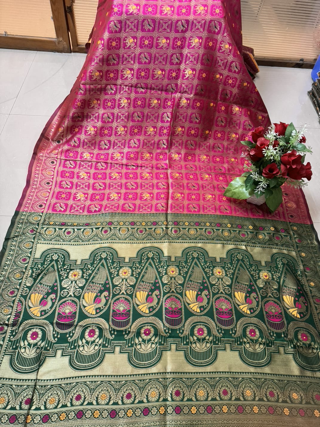 Beautiful Jaquard Saree For Women - Pink