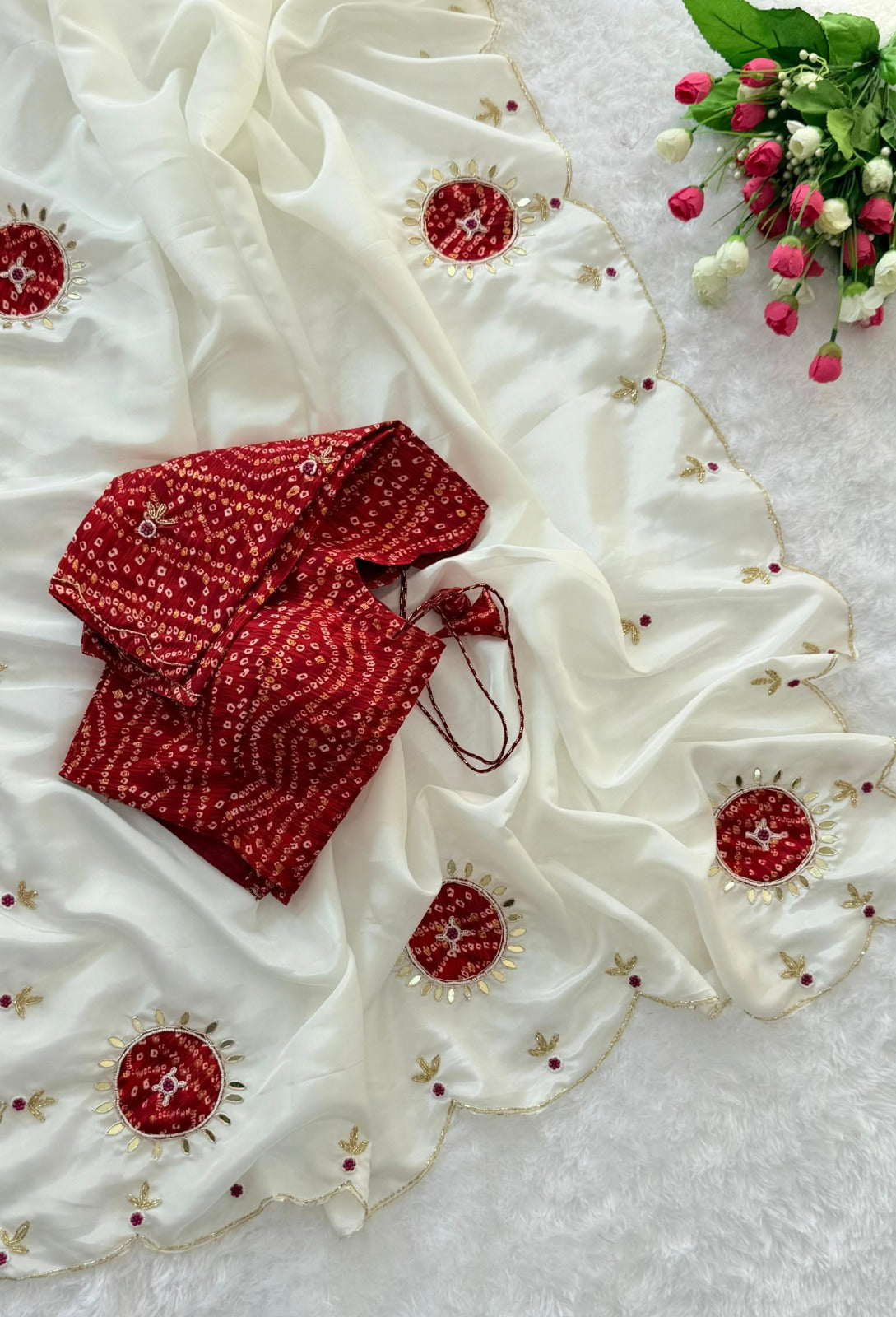 Crunchy Fabric Saree with Mirror Butti & Bandhani Print Blouse