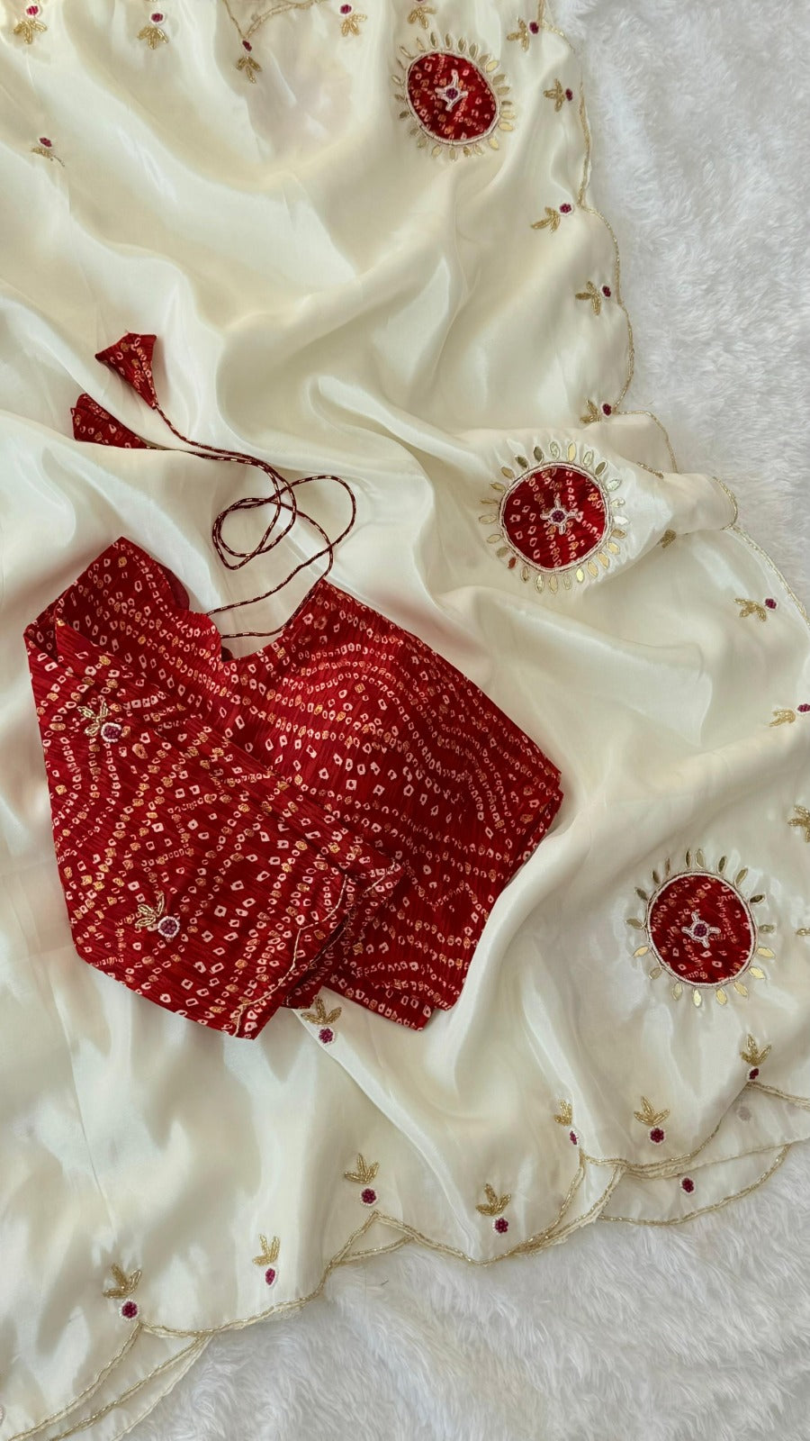 Crunchy Fabric Saree with Mirror Butti & Bandhani Print Blouse