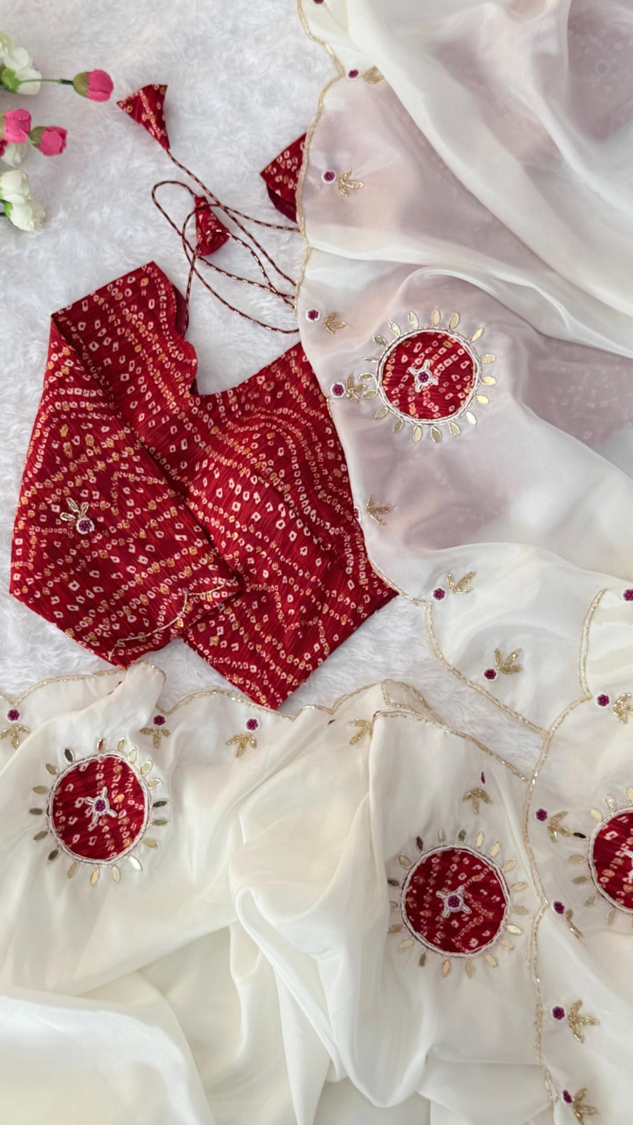 Crunchy Fabric Saree with Mirror Butti & Bandhani Print Blouse