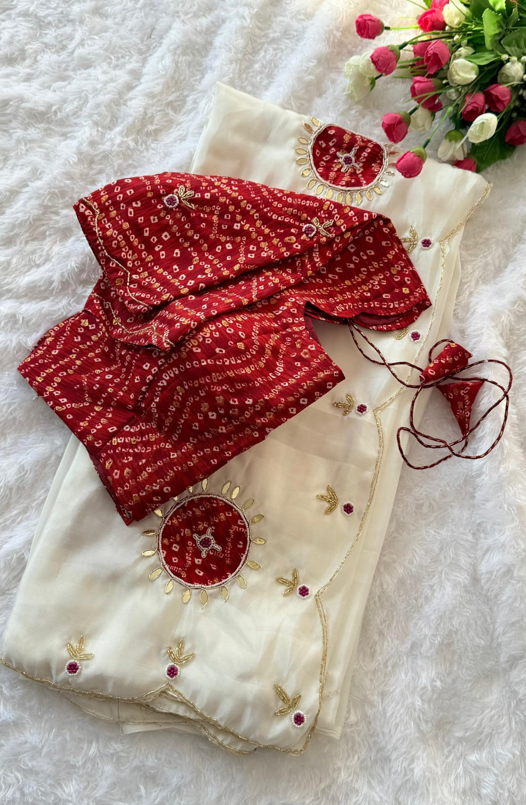 Crunchy Fabric Saree with Mirror Butti & Bandhani Print Blouse