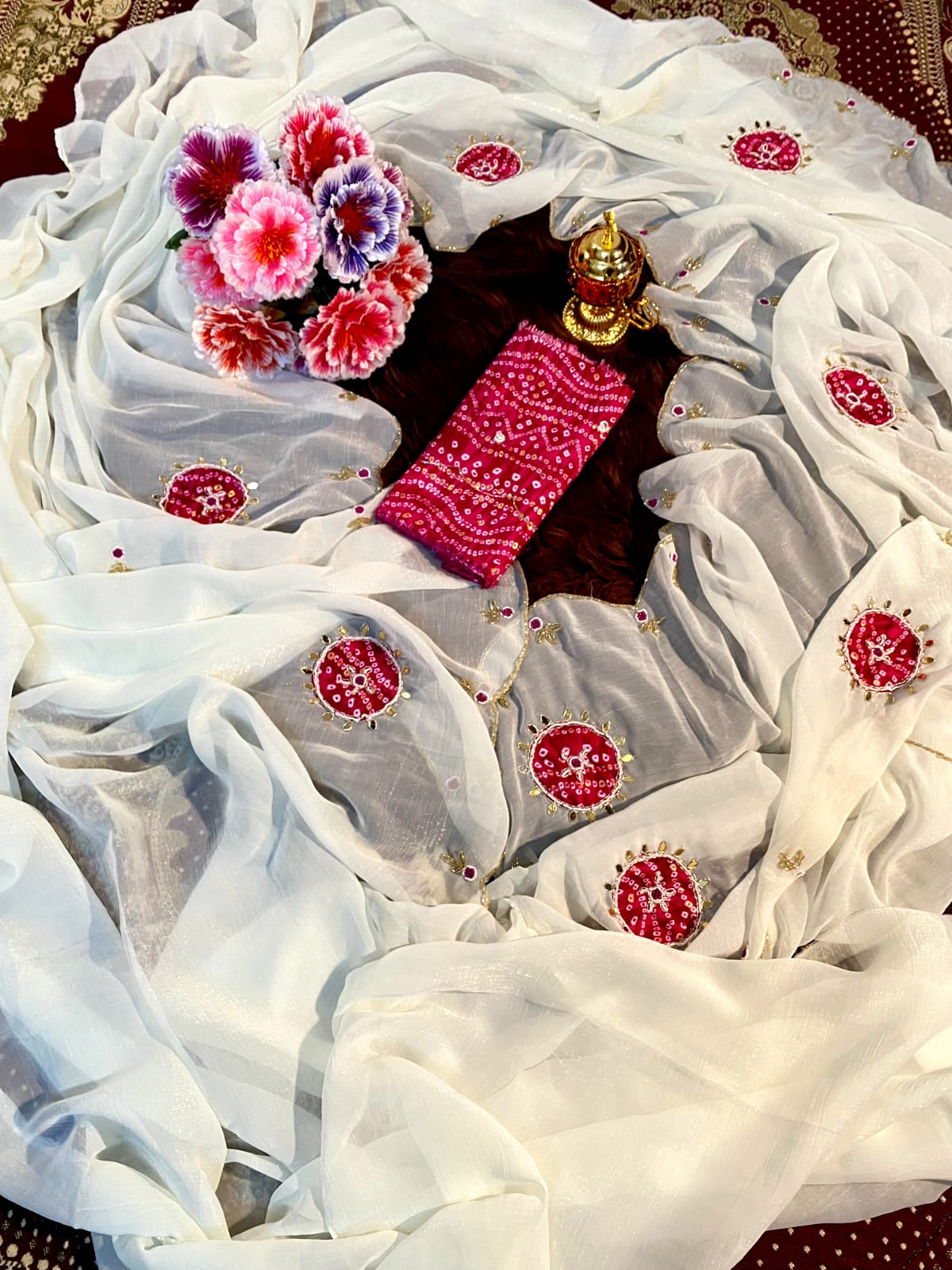Crunchy Fabric Saree with Mirror Butti & Bandhani Print Blouse