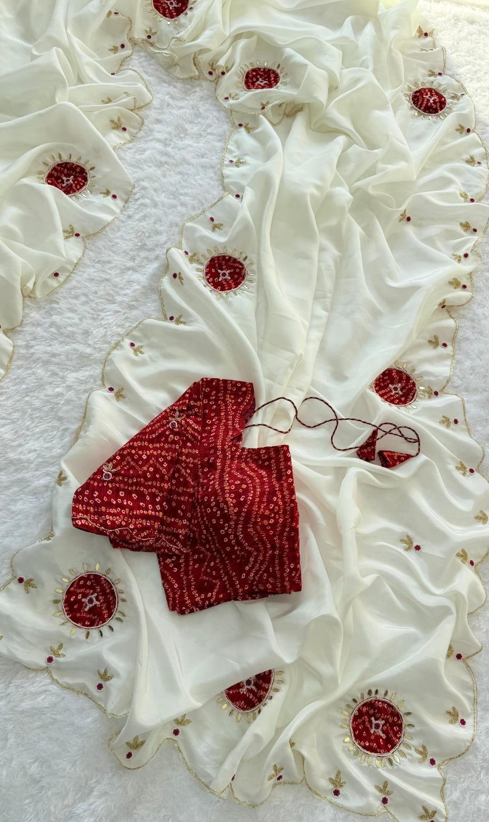 Crunchy Fabric Saree with Mirror Butti & Bandhani Print Blouse